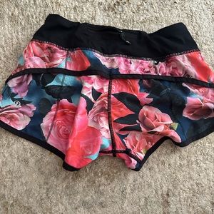 Lululemon low rise 2.5 inch speed shorts size 2